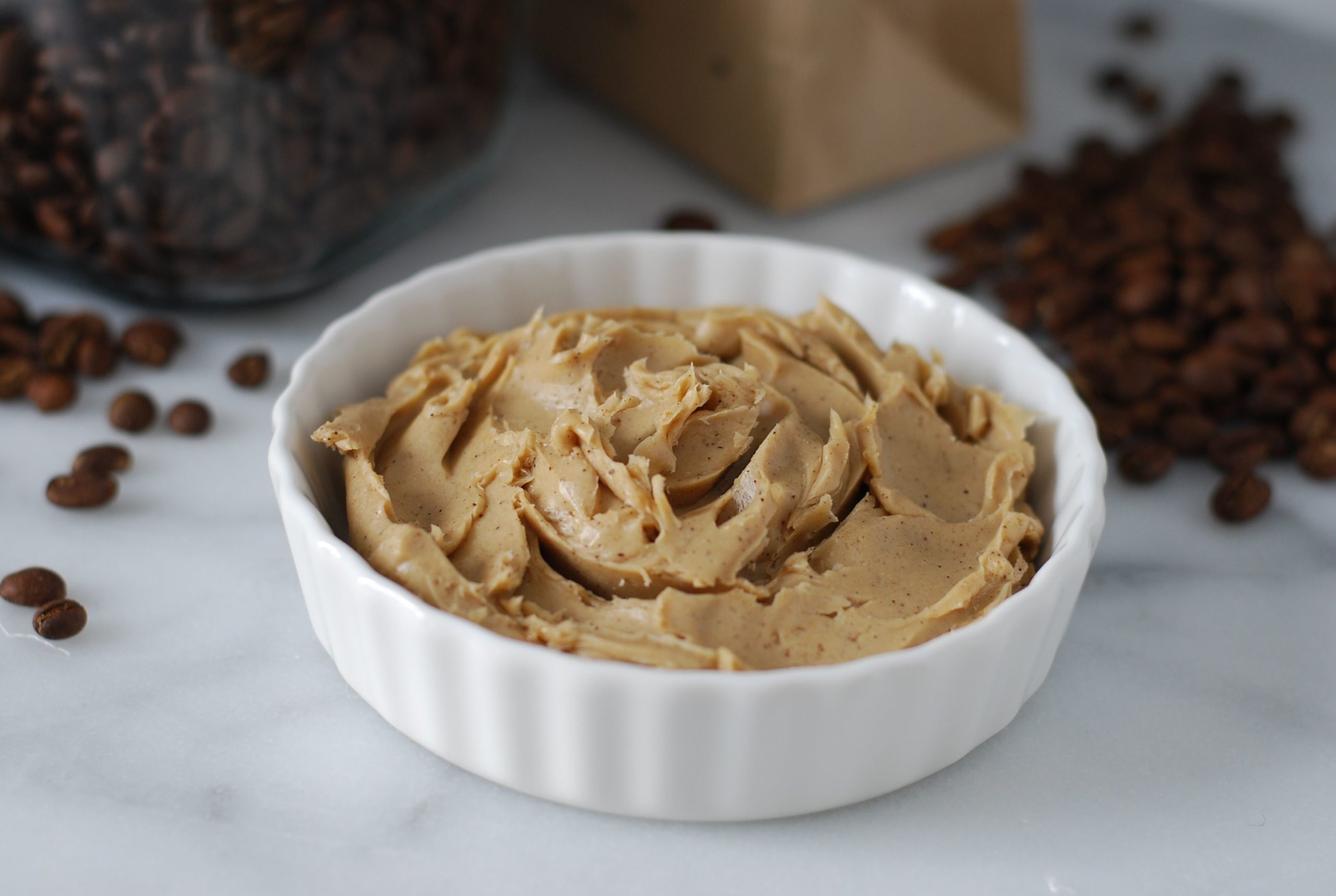Kokum Butter is a firm, non-greasy butter with restorative properties. It strengthens the skin’s natural barrier, helps repair cracks and dryness, and restores comfort and suppleness.