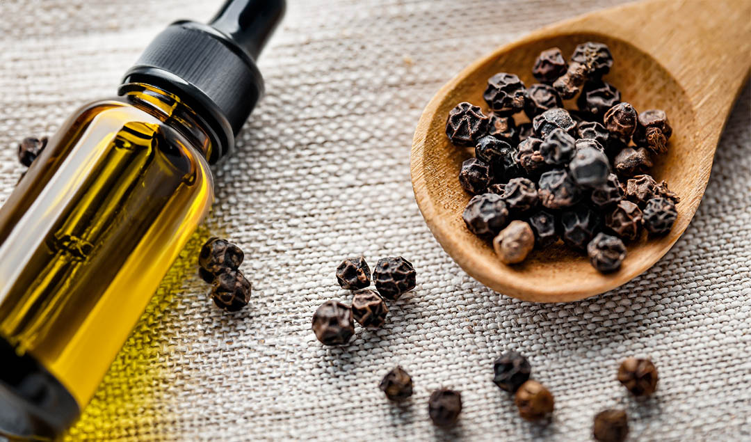 black pepper oil skincare natural and organic Bee Divine cosmetic vegan ingredients skin benefits