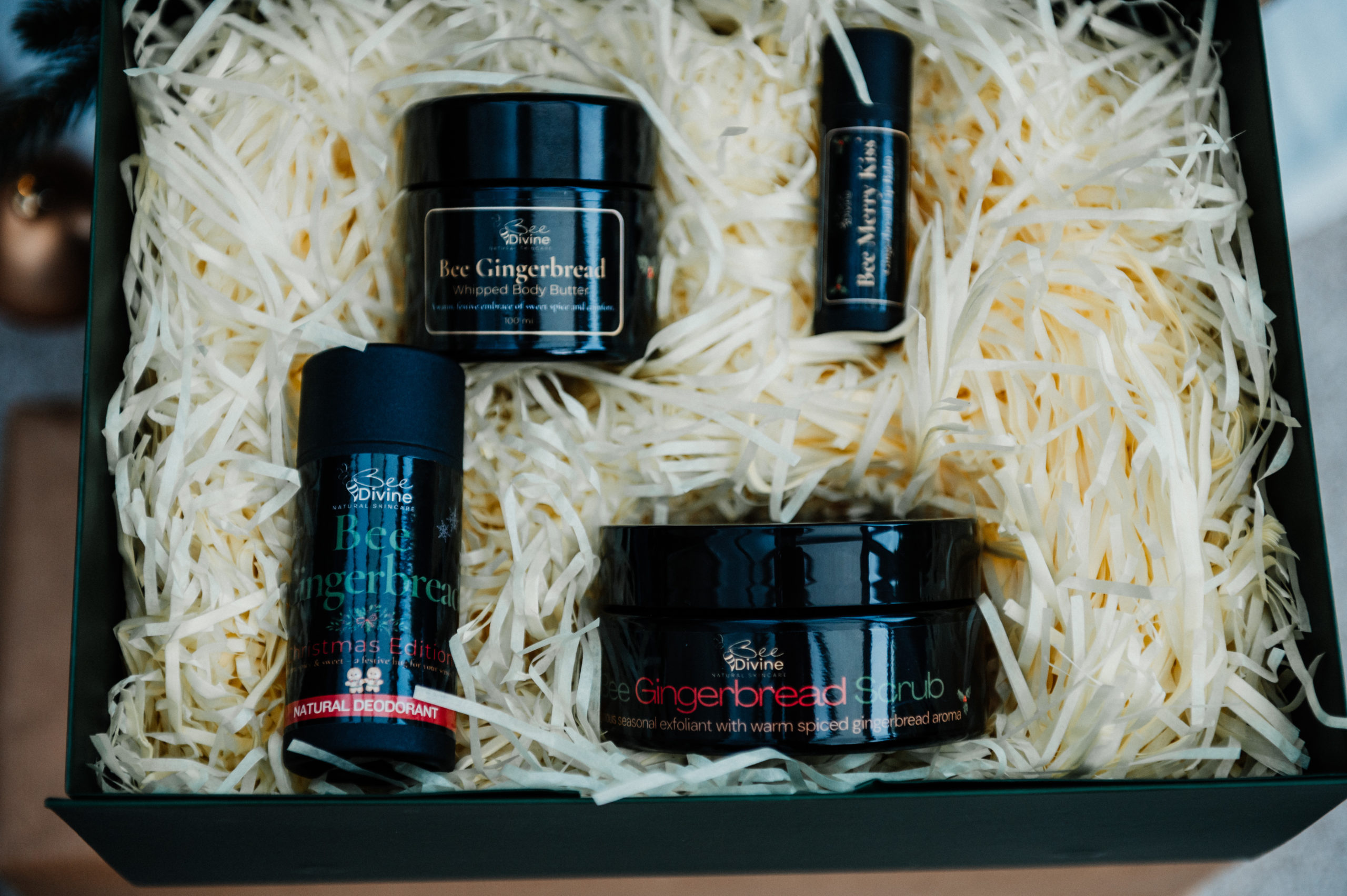 Bee Gingerbread Christmas Edition Box - Image 2