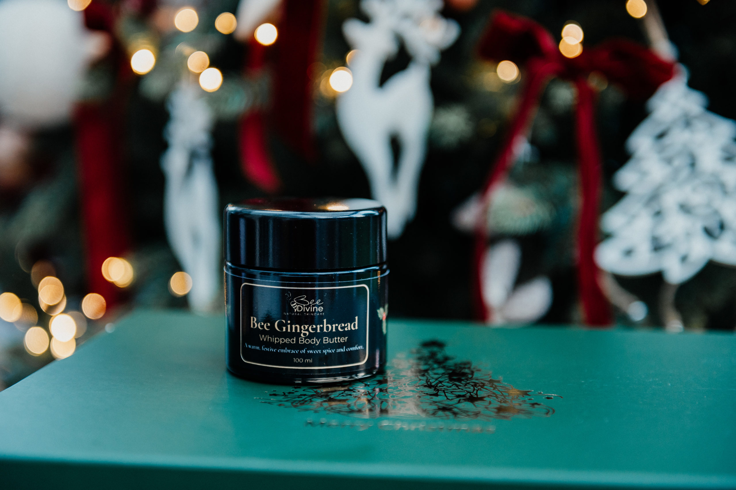 Bee Gingerbread Christmas Edition Box - Image 3