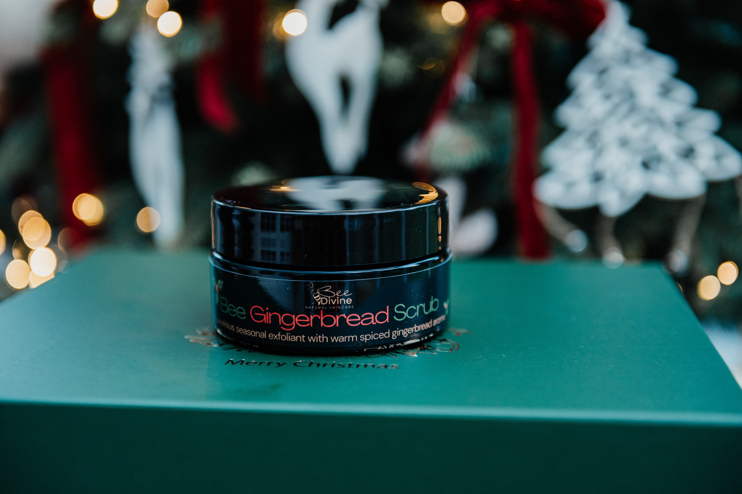 Bee Gingerbread Christmas Edition Box - Image 4