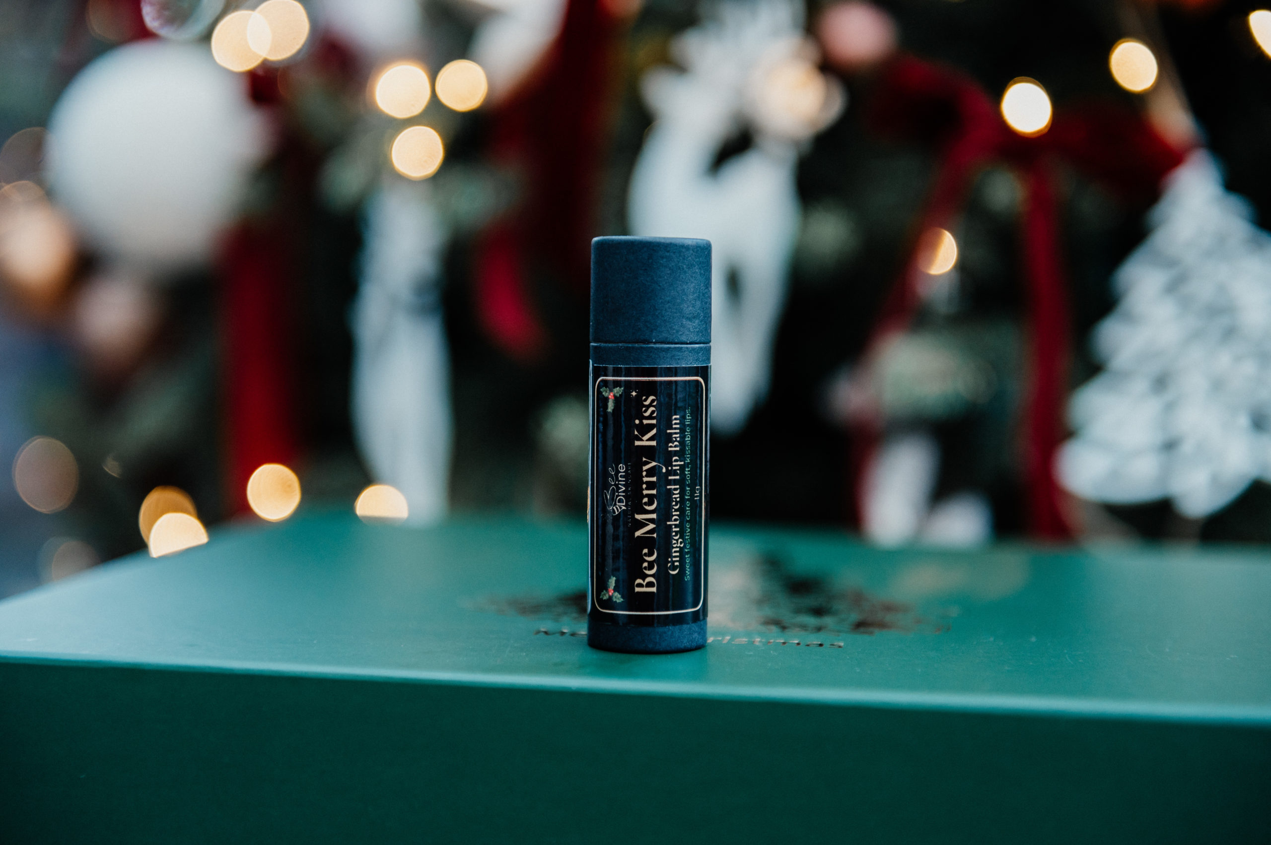 Bee Gingerbread Christmas Edition Box - Image 6